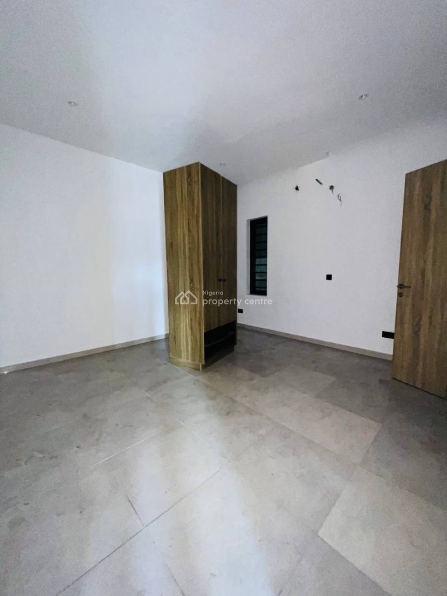 1 Bedroom Apartment, in a Gated and Secured Estate, Lekki Phase 1, Lekki, Lagos, Block of Flats for Sale