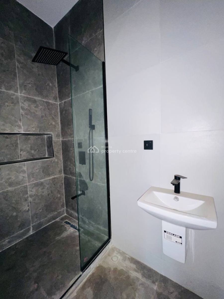 1 Bedroom Apartment, in a Gated and Secured Estate, Lekki Phase 1, Lekki, Lagos, Block of Flats for Sale