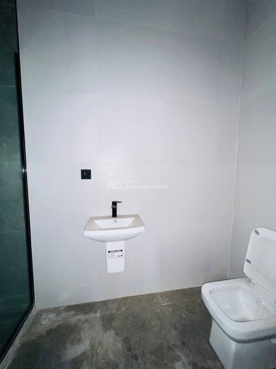 1 Bedroom Apartment, in a Gated and Secured Estate, Lekki Phase 1, Lekki, Lagos, Block of Flats for Sale