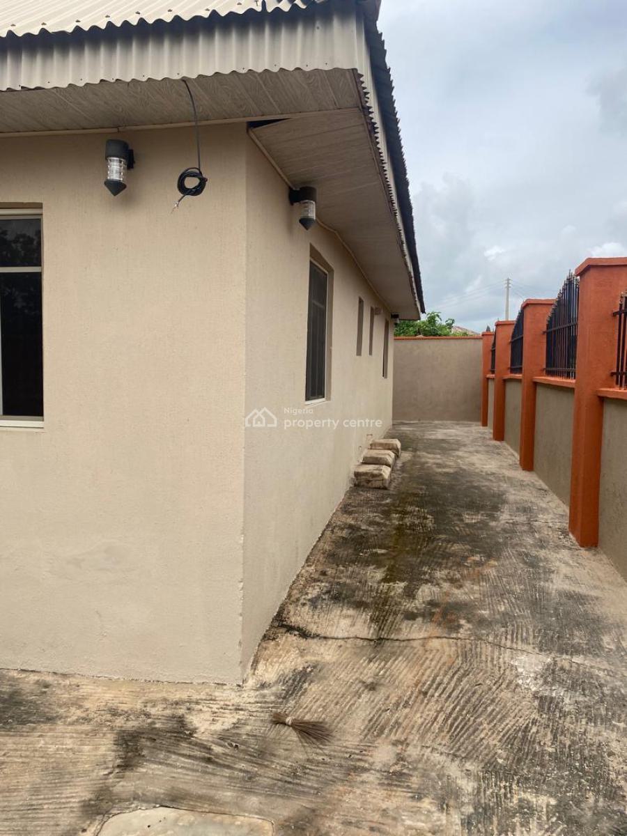 7 Units of a Room & Parlor Self Contained at Arapaja Odo Ona Kekere Ib, Arapaja Area Odo -ona Kekere Ibadan, Oluyole, Oyo, Detached Bungalow for Sale