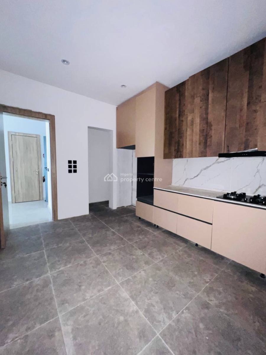 2 Bedroom Apartment, in a Gated and Secured Estate, Lekki Phase 1, Lekki, Lagos, Block of Flats for Sale