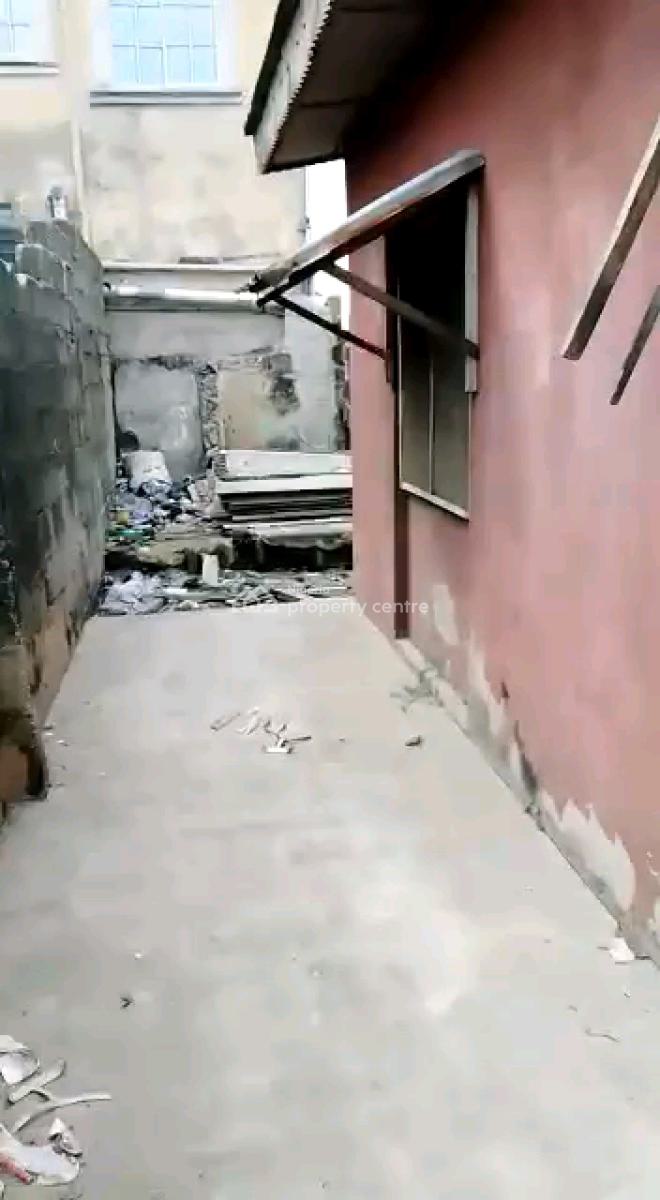 a 4nos of 2bedroom Flat on a Full Plot of Land, Bariga, Shomolu, Lagos, Flat / Apartment for Sale