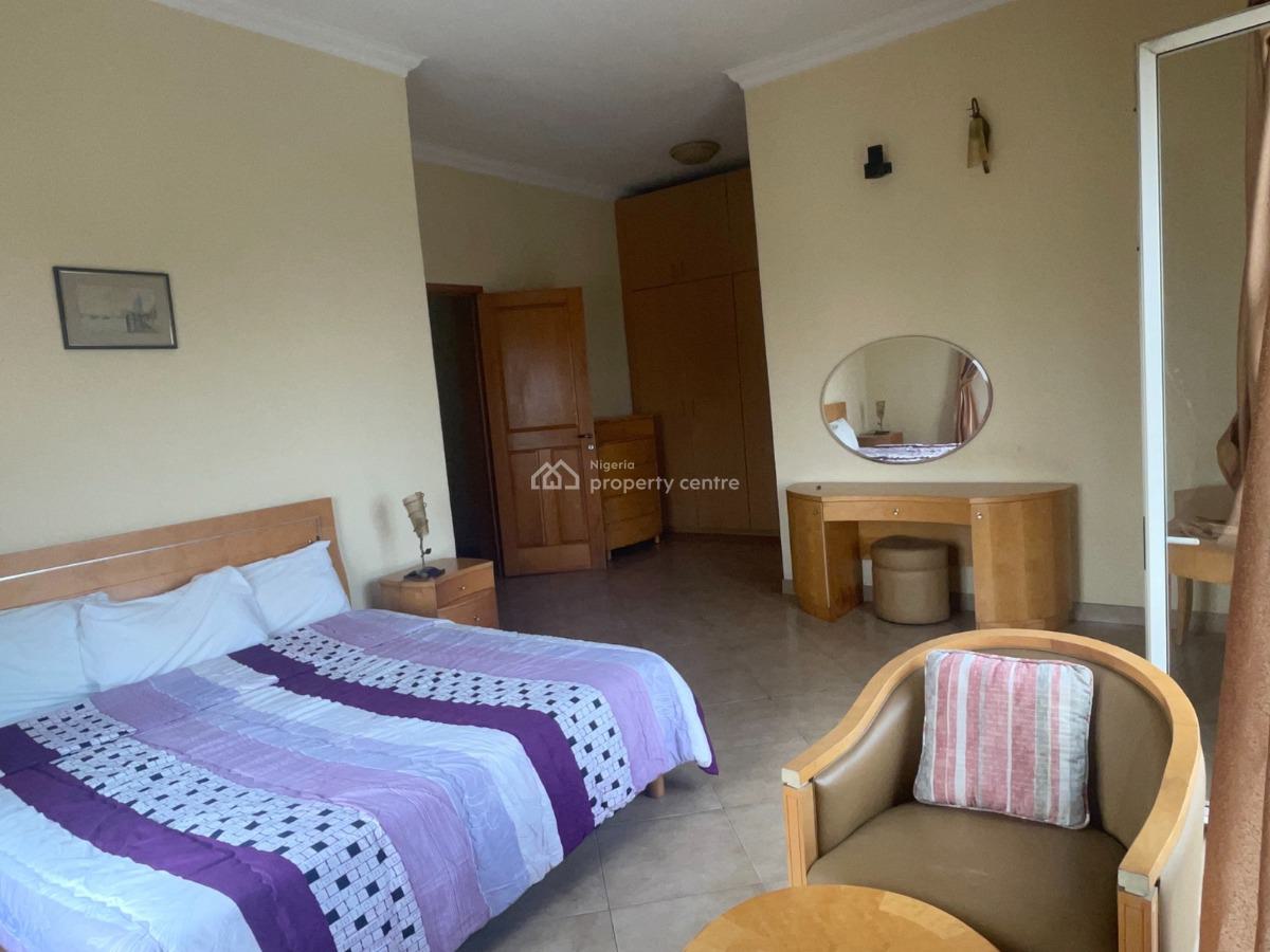Well Maintained 3 Bedroom Apartment with a Room Bq on The 2nd Floor, Off Admiralty Way Lekki Phase 1, Lekki Phase 1, Lekki, Lagos, Flat / Apartment for Rent
