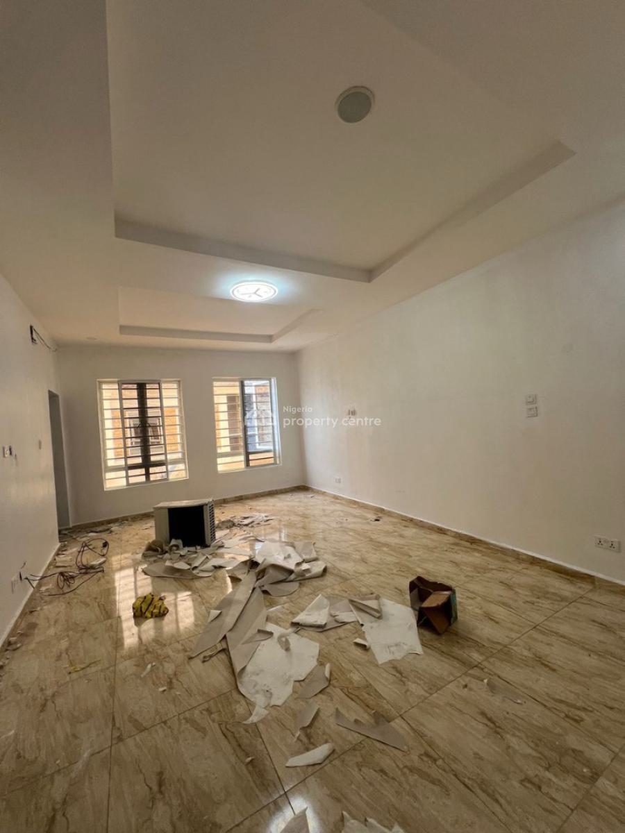 Spacious Masters Bed with Kitchen Upstairs, Orchid Road, Lekki, Lagos, Flat / Apartment for Rent