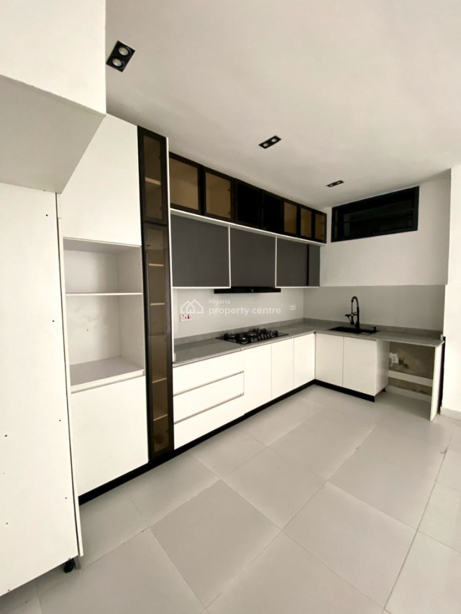2 Bedroom Apartment in a Secure Environment, Ologolo, Lekki, Lagos, Flat / Apartment for Sale