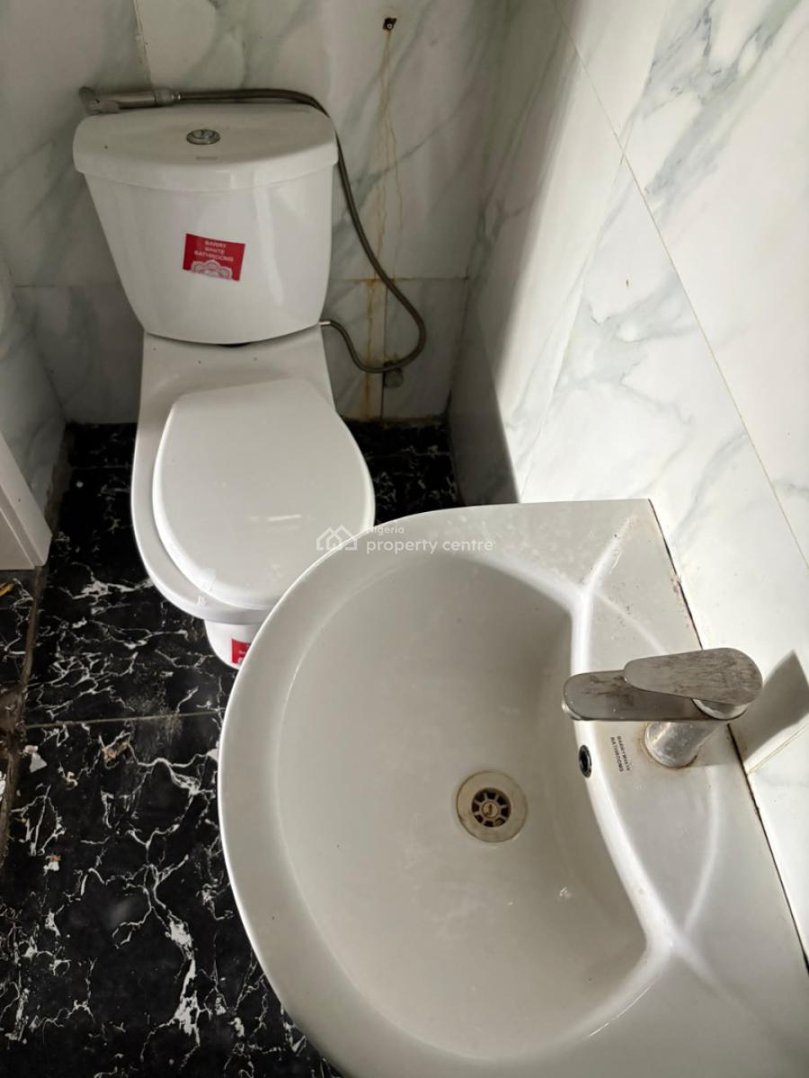 Room Downstairs Sharing Kitchen Only, Orchid Road, Lekki, Lagos, Flat / Apartment for Rent