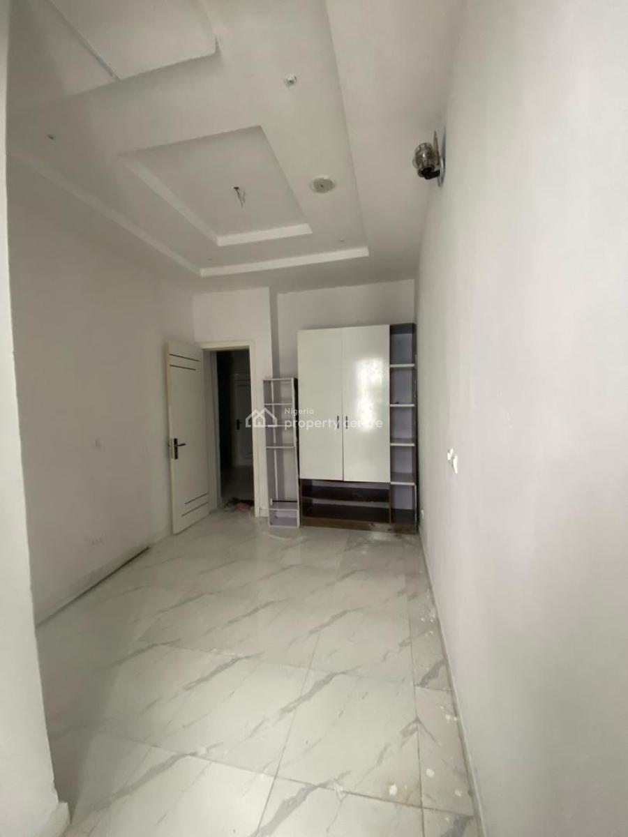 Single Room Update Sharing Upstairs Kitchen, Orchid Road, Lekki, Lagos, Flat / Apartment for Rent