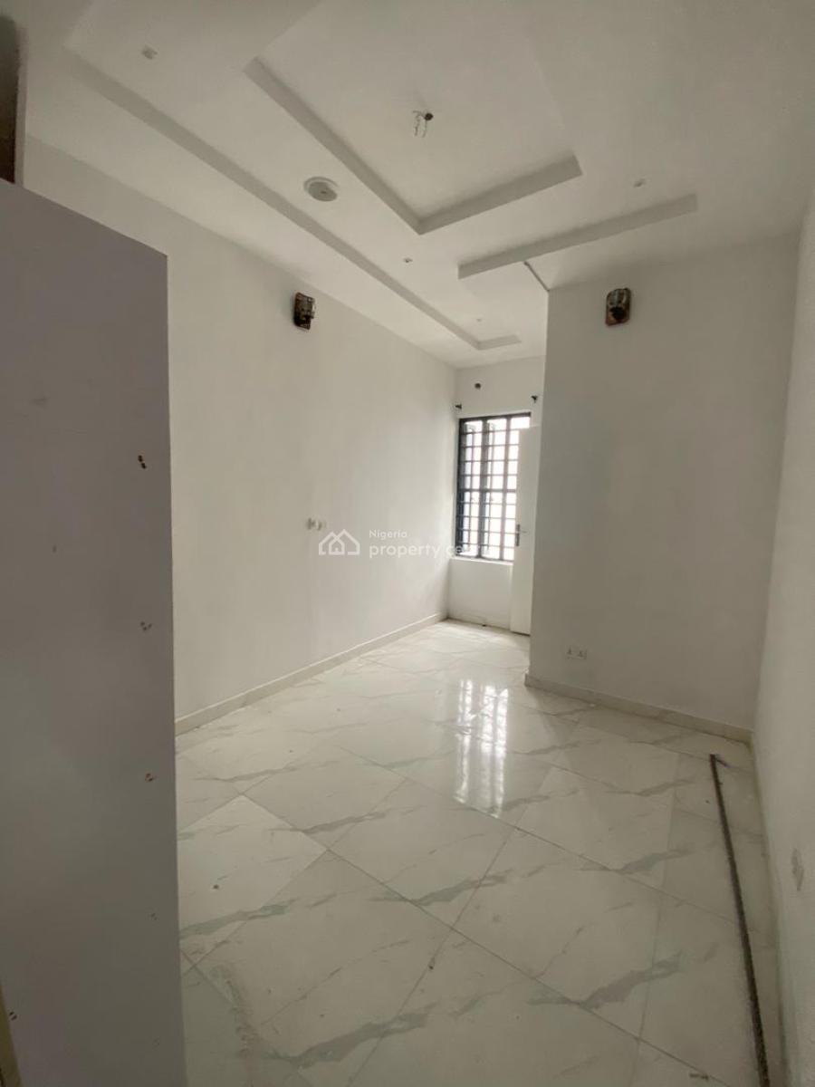 Single Room Update Sharing Upstairs Kitchen, Orchid Road, Lekki, Lagos, Flat / Apartment for Rent