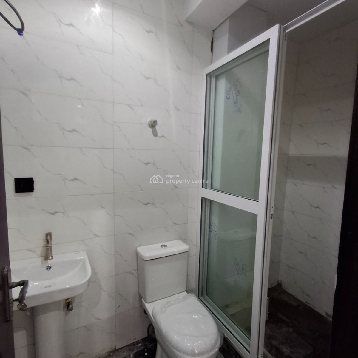 Three Bedroom Apartment, Lekki Phase 1, Lekki, Lagos, Flat / Apartment for Sale