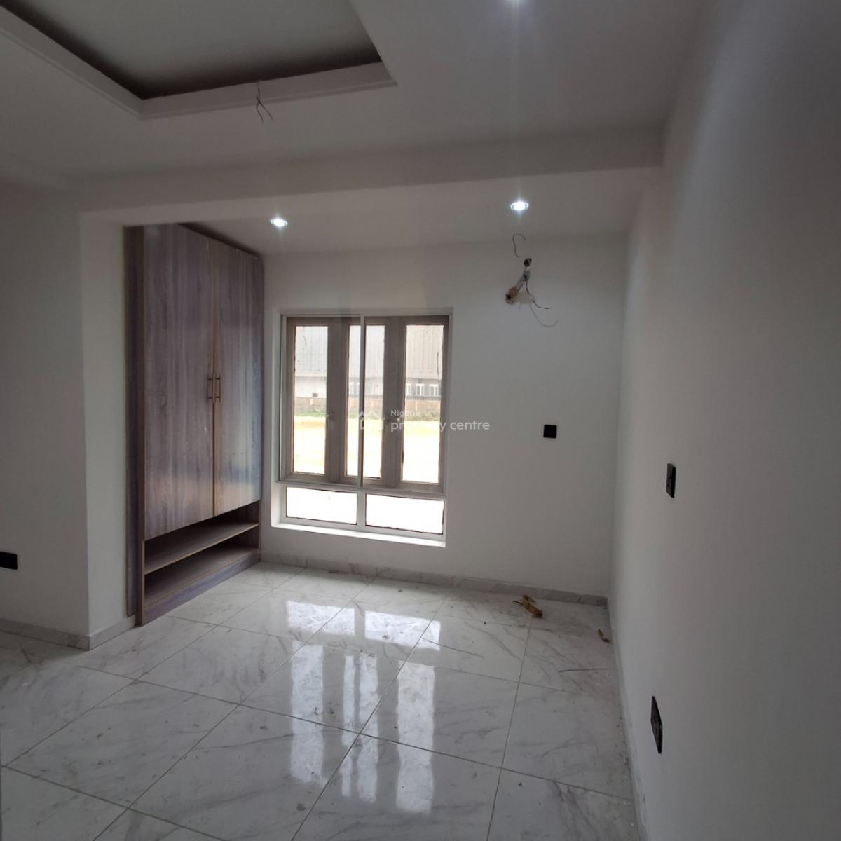 Three Bedroom Apartment, Lekki Phase 1, Lekki, Lagos, Flat / Apartment for Sale