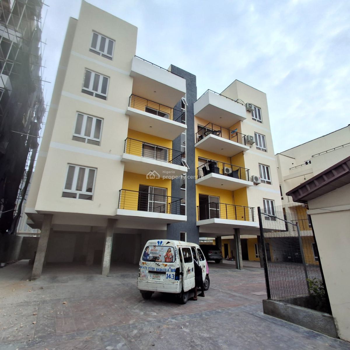 Three Bedroom Apartment, Lekki Phase 1, Lekki, Lagos, Flat / Apartment for Sale