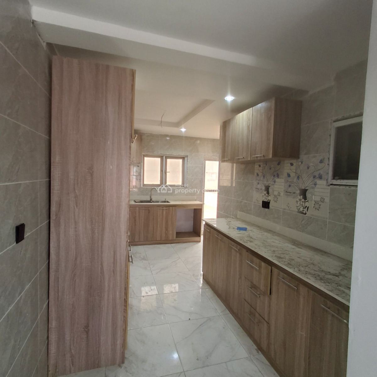 Three Bedroom Apartment, Lekki Phase 1, Lekki, Lagos, Flat / Apartment for Rent