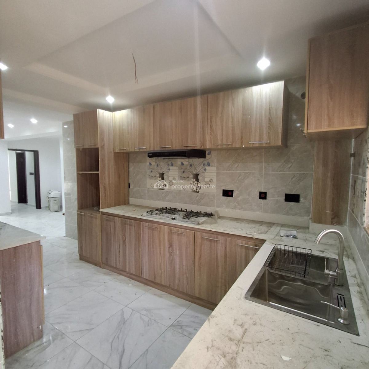 Three Bedroom Apartment, Lekki Phase 1, Lekki, Lagos, Flat / Apartment for Rent