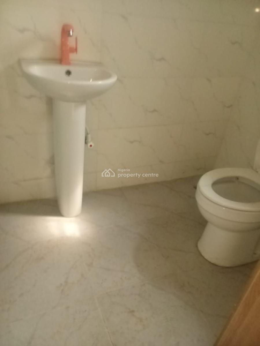 Massive 3 Bedroom Apartment Upstairs and Downstairs, Salem Ikate, Ikate, Lekki, Lagos, Flat / Apartment for Rent