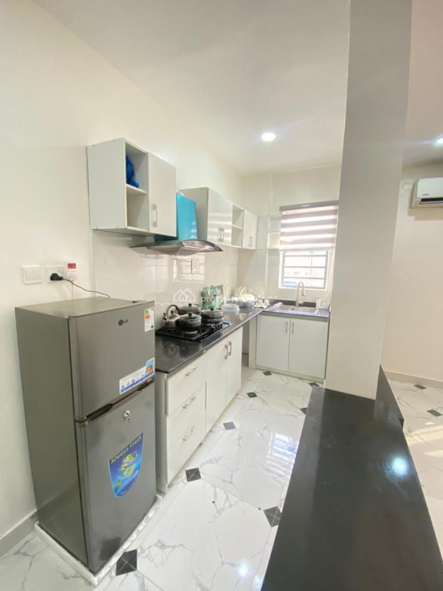 Unfurnished 1 Bedroom, Off Freedom Way, Lekki Phase 1, Lekki, Lagos, Flat / Apartment for Sale