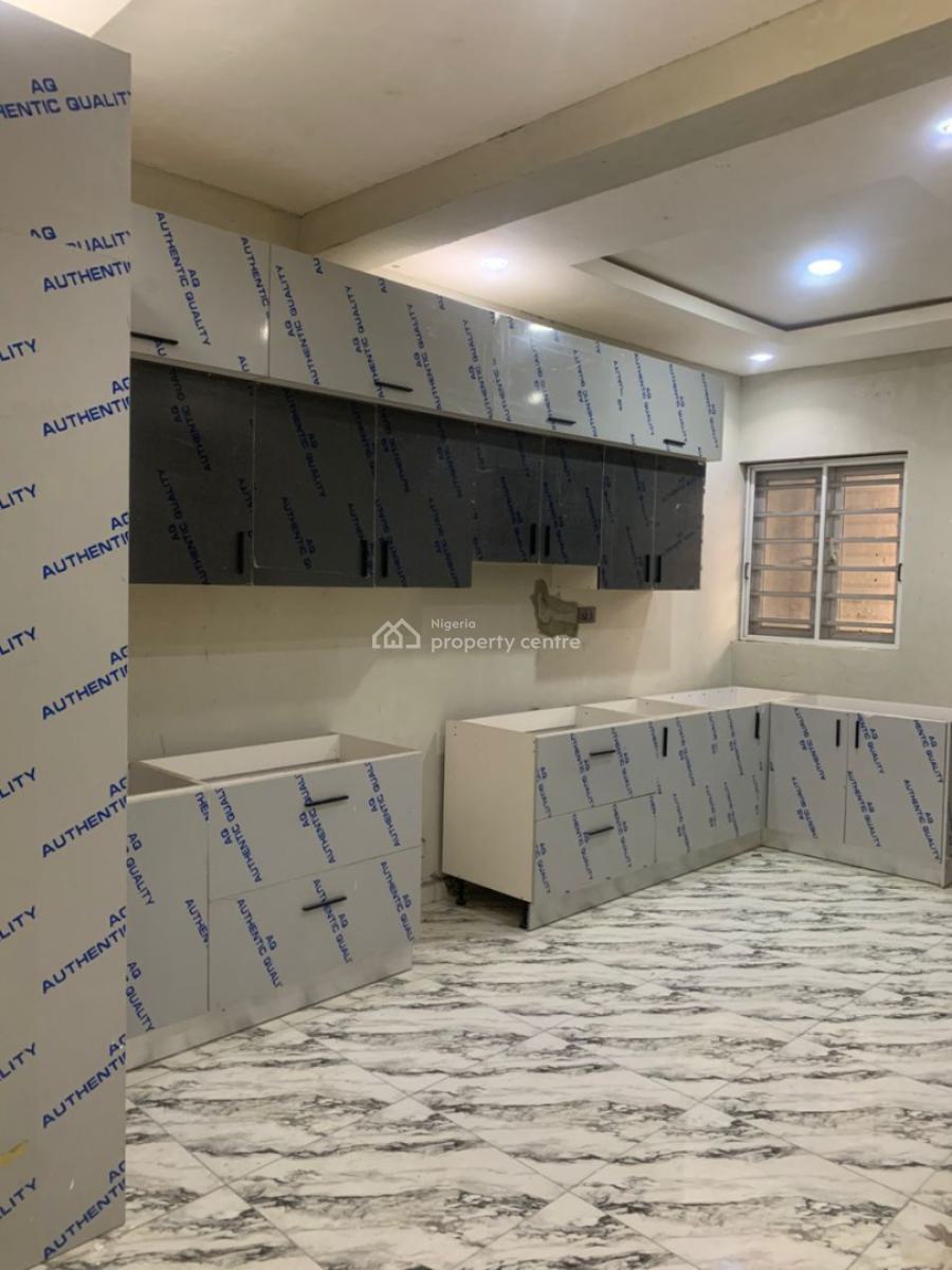 Specious 3 Bedroom Flat, Off Admiralty Way, Lekki Phase 1, Lekki, Lagos, Flat / Apartment for Rent