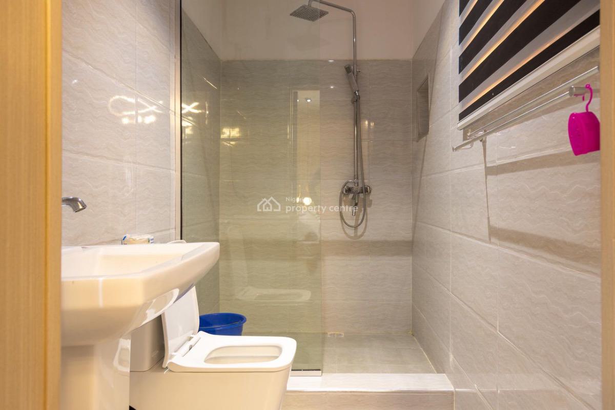 Fantastic 1 Bedroom Apartment with Top-notch Amenities, Lekki Phase 1, Lekki, Lagos, Flat / Apartment Short Let