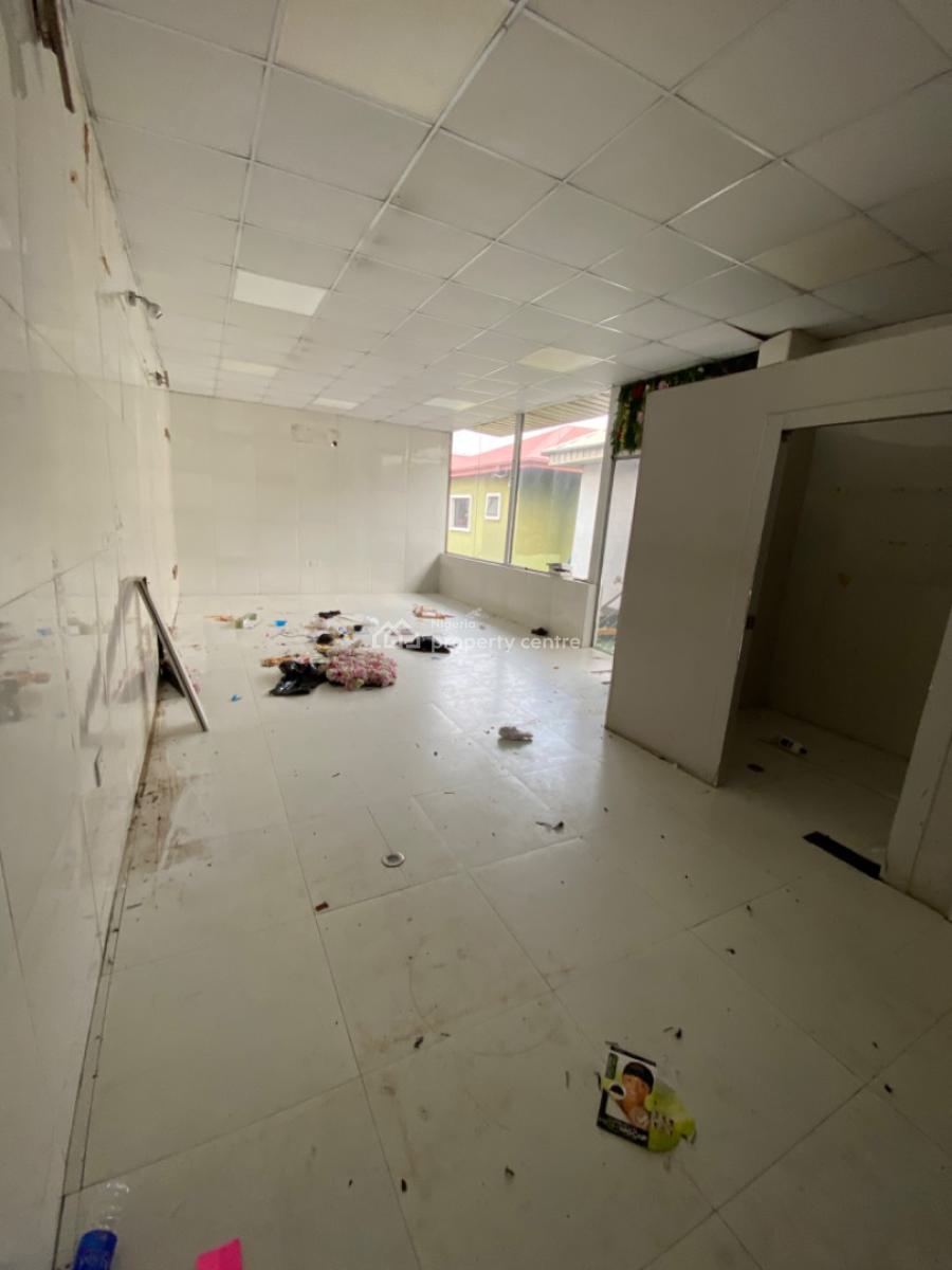 Shop Space Good for Saloon, Spa, Nails Etc, Bisola Durosinmi Etti Drive, Lekki Phase 1, Lekki, Lagos, Shop for Rent