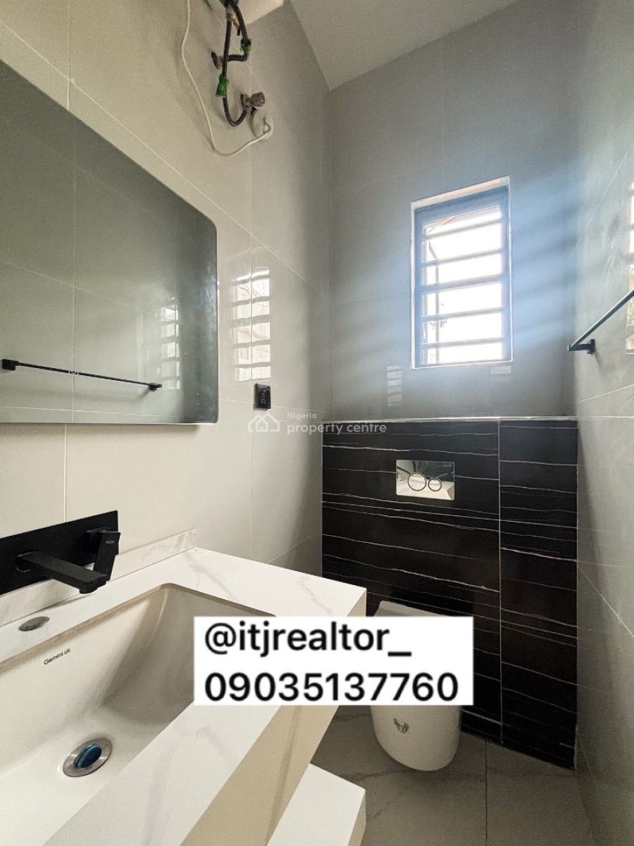 Lovely 3 Bedroom Apartment with Bq, Lekki Phase 1, Lekki, Lagos, Block of Flats for Sale