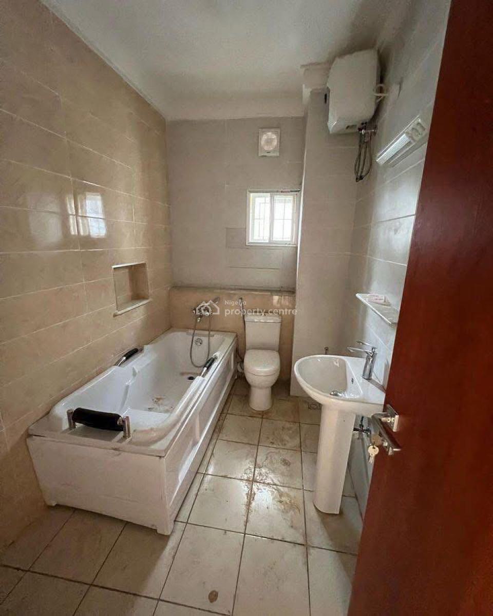 Beautiful and Spacious 3 Bedroom Serviced Flat, Diplomatic Zone, Katampe Extension, Katampe, Abuja, Flat / Apartment for Sale