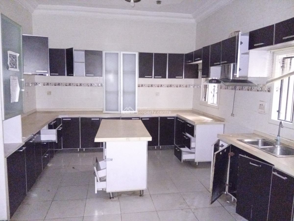 a Self Serviced 6 Bedroom Fully Detached Duplex with 2  Bq, Lekki Phase 1, Lekki, Lagos, Detached Duplex for Rent