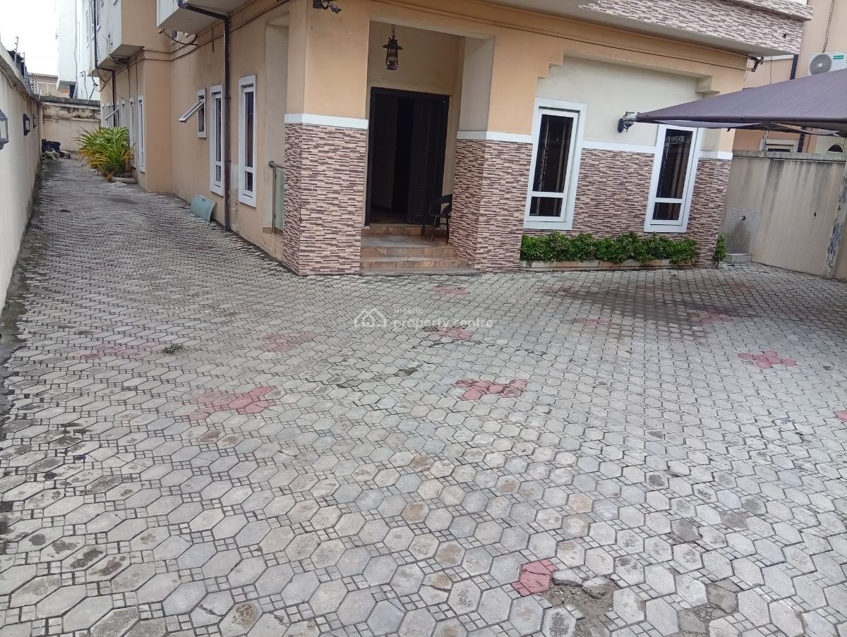 a Self Serviced 6 Bedroom Fully Detached Duplex with 2  Bq, Lekki Phase 1, Lekki, Lagos, Detached Duplex for Rent
