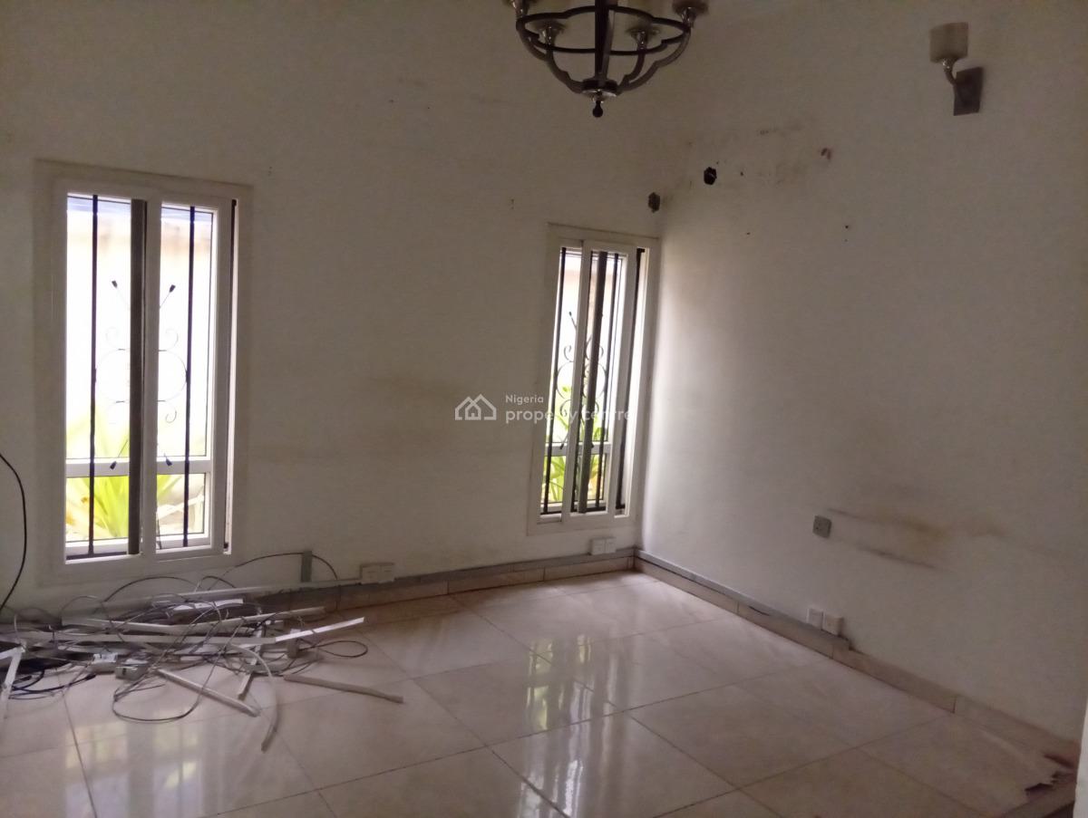 a Self Serviced 6 Bedroom Fully Detached Duplex with 2  Bq, Lekki Phase 1, Lekki, Lagos, Detached Duplex for Rent