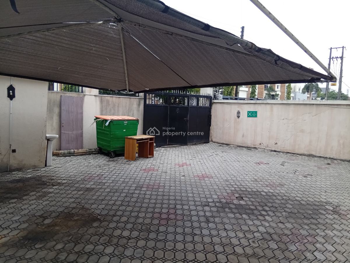 a Self Serviced 6 Bedroom Fully Detached Duplex with 2  Bq, Lekki Phase 1, Lekki, Lagos, Detached Duplex for Rent