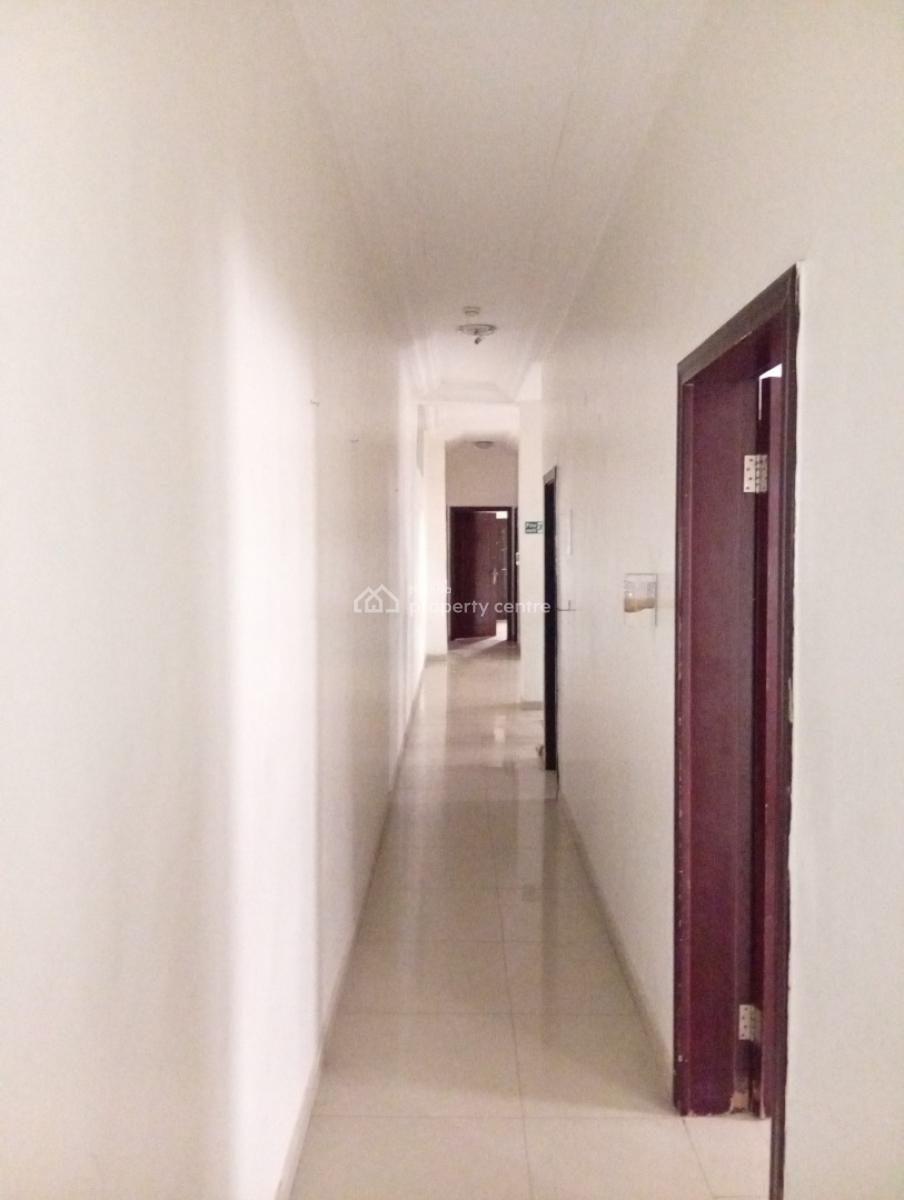 a Self Serviced 6 Bedroom Fully Detached Duplex with 2  Bq, Lekki Phase 1, Lekki, Lagos, Detached Duplex for Rent