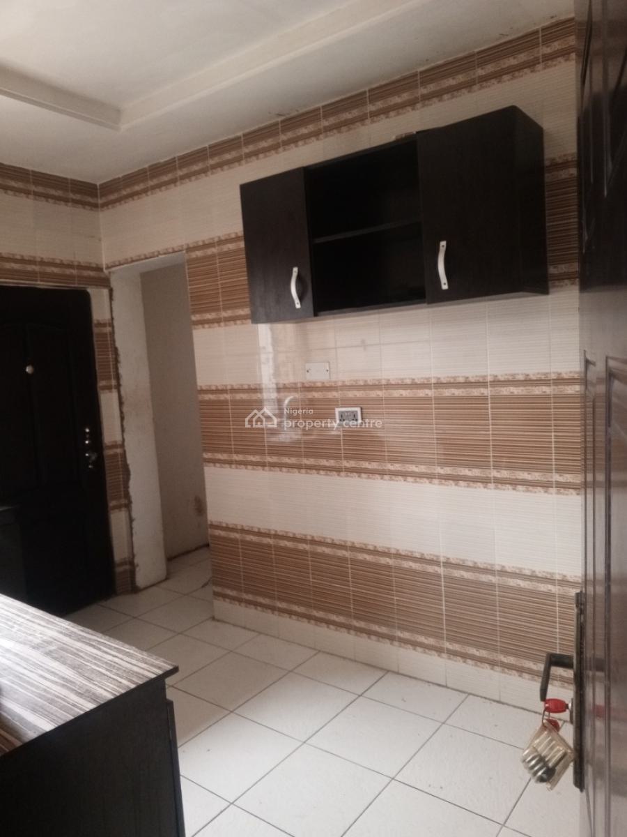 Executive 3bedrooms, Agboyi Estate, Ogudu, Lagos, Flat / Apartment for Rent