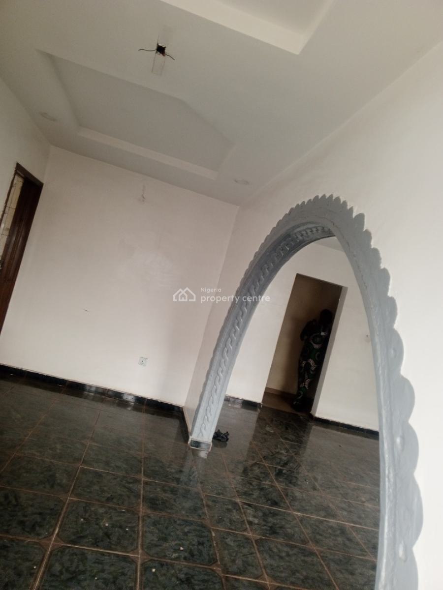 Well Maintain Standard 3bedrooms, Akinwunmi Street, Ogudu, Lagos, Flat / Apartment for Rent