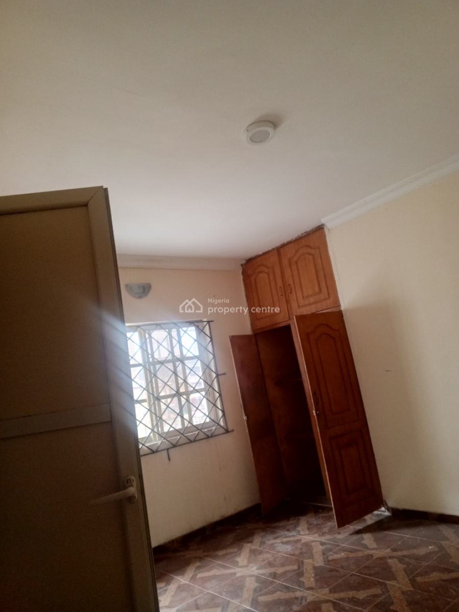 Well Maintain Standard 3bedrooms, Akinwunmi Street, Ogudu, Lagos, Flat / Apartment for Rent