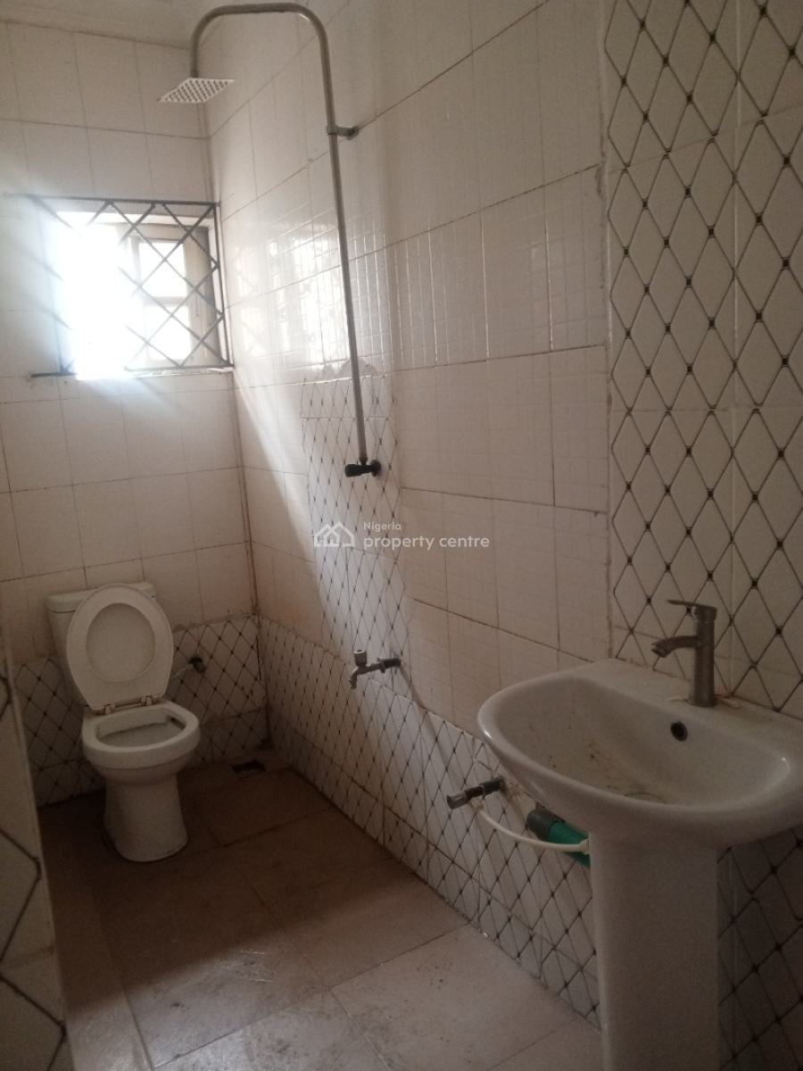Well Maintain Standard 3bedrooms, Akinwunmi Street, Ogudu, Lagos, Flat / Apartment for Rent