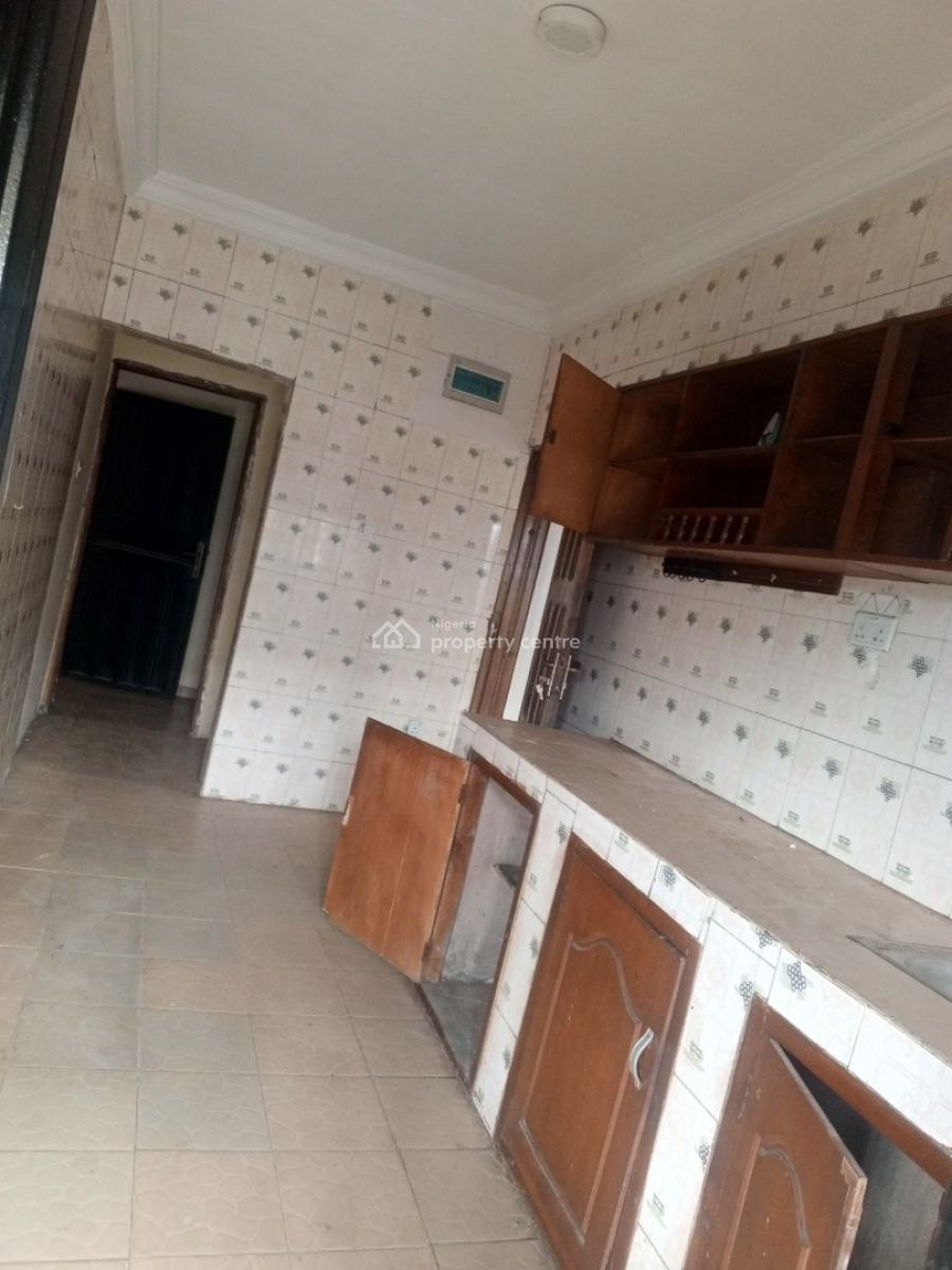 Well Maintain Standard 3bedrooms, Akinwunmi Street, Ogudu, Lagos, Flat / Apartment for Rent