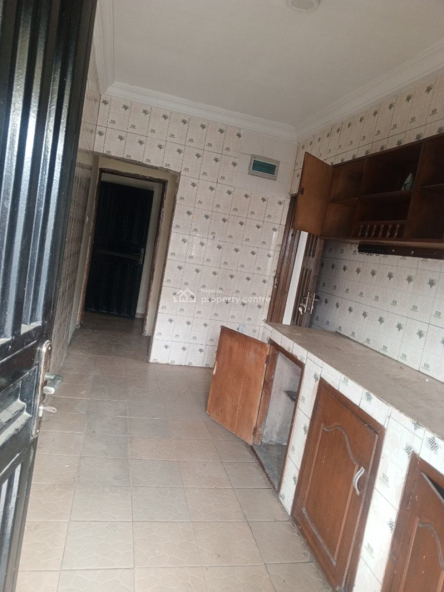 Well Maintain Standard 3bedrooms, Akinwunmi Street, Ogudu, Lagos, Flat / Apartment for Rent