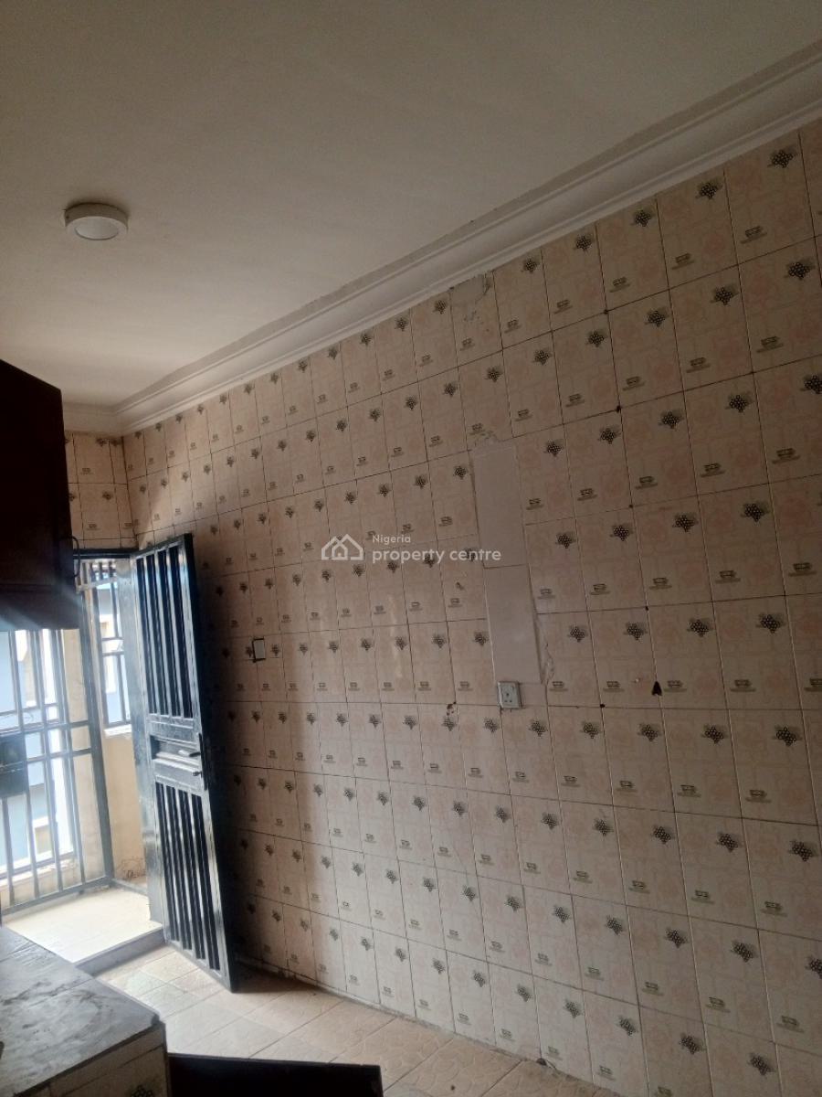 Well Maintain Standard 3bedrooms, Akinwunmi Street, Ogudu, Lagos, Flat / Apartment for Rent
