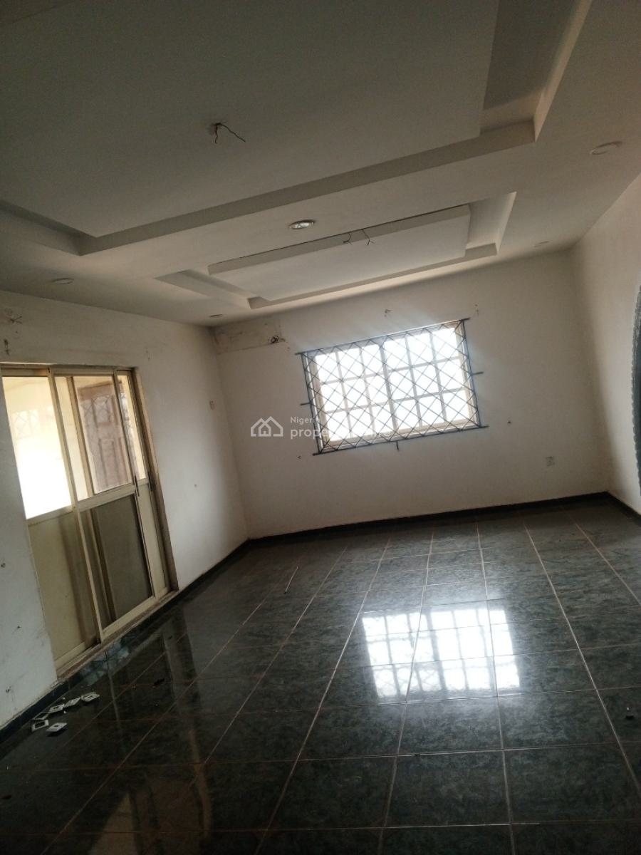 Well Maintain Standard 3bedrooms, Akinwunmi Street, Ogudu, Lagos, Flat / Apartment for Rent