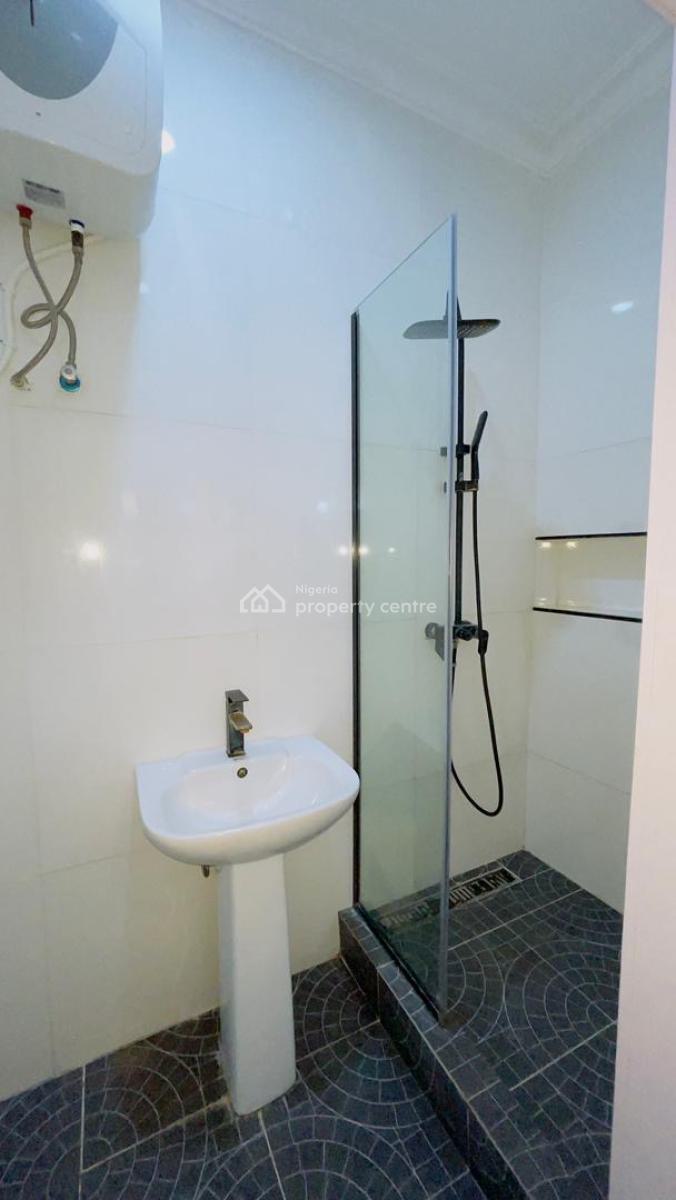 Luxury 2 Bedroom Flat with a Room Bq, Lekki Phase 1, Lekki, Lagos, Flat / Apartment for Rent