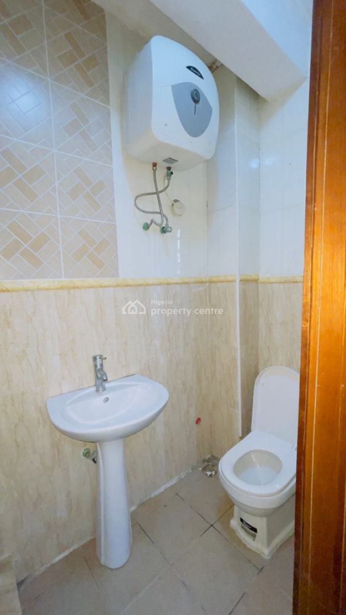Spacious 3 Bedroom Flat  with Bq, Lekki Phase 1, Lekki, Lagos, Flat / Apartment for Rent