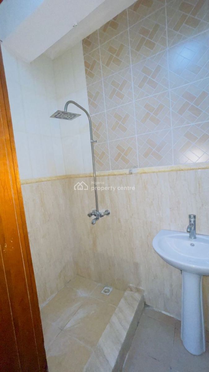 Spacious 3 Bedroom Flat  with Bq, Lekki Phase 1, Lekki, Lagos, Flat / Apartment for Rent