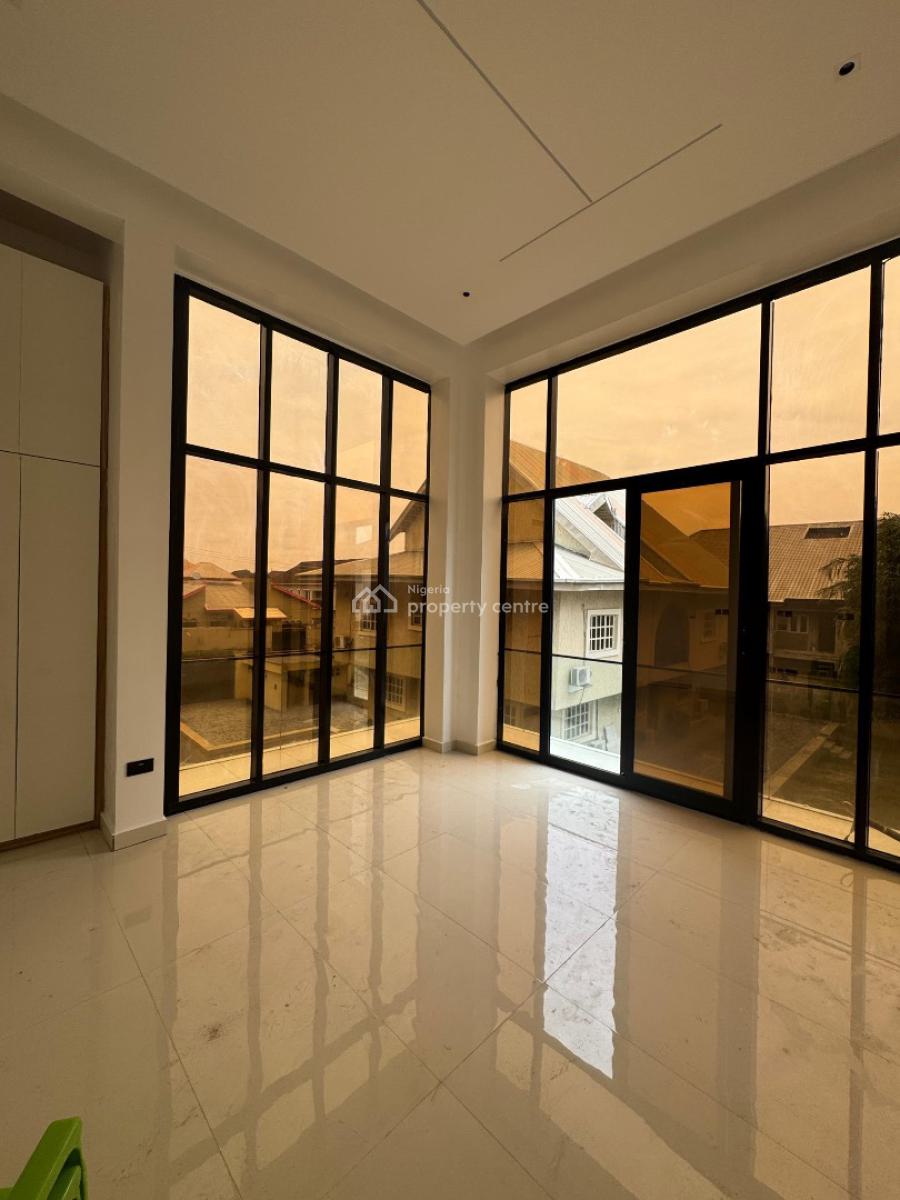 3 Bedroom Apartment with Gym Swimming Pool and Elevator, Lekki Phase 1, Lekki, Lagos, Block of Flats for Sale