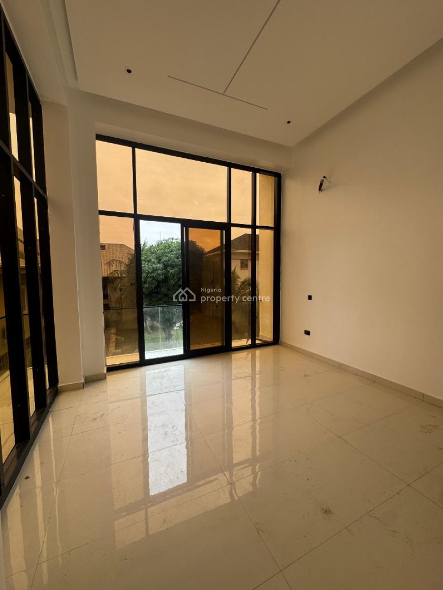 3 Bedroom Apartment with Gym Swimming Pool and Elevator, Lekki Phase 1, Lekki, Lagos, Block of Flats for Sale