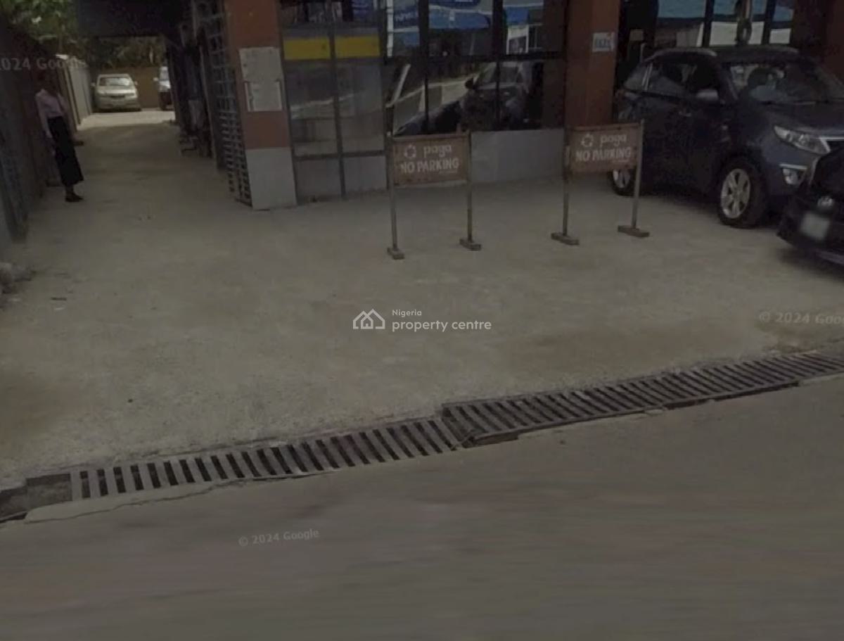 Commercial Building, Yaba, Lagos, Plaza / Complex / Mall for Sale