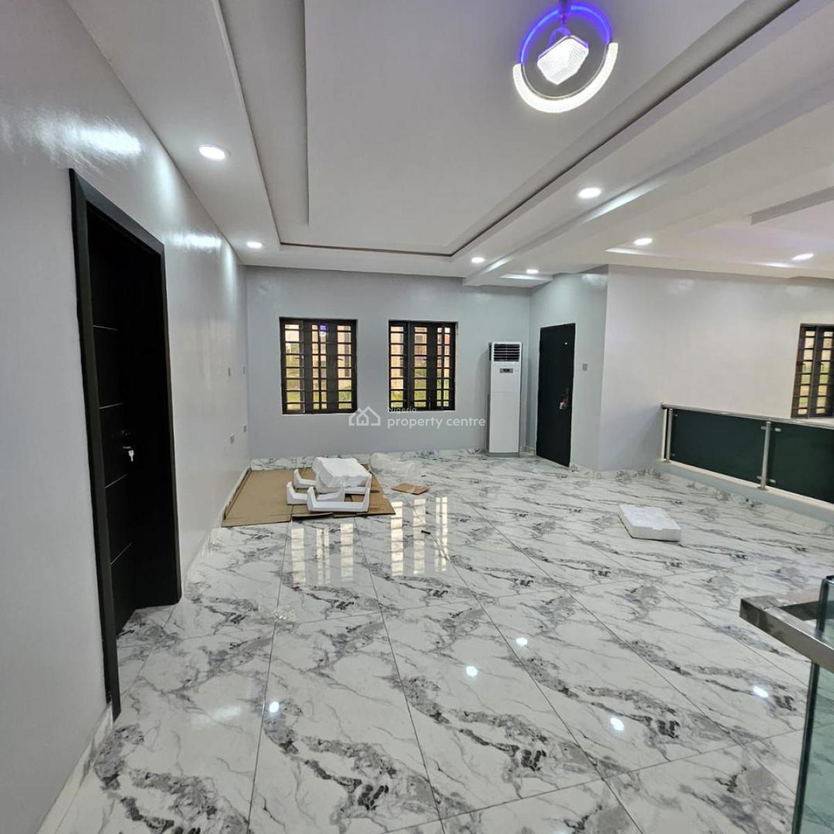 2 Bedroom Semi-furnished Penthouse Suite, Engr. Lere Adigun Gra, Ibadan, Oyo, House for Rent
