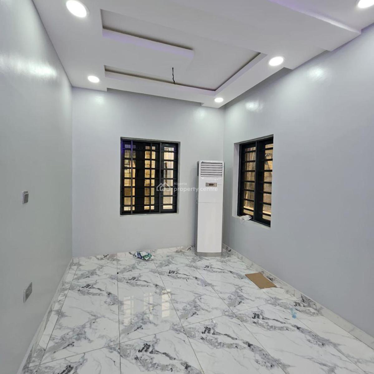 2 Bedroom Semi-furnished Penthouse Suite, Engr. Lere Adigun Gra, Ibadan, Oyo, House for Rent