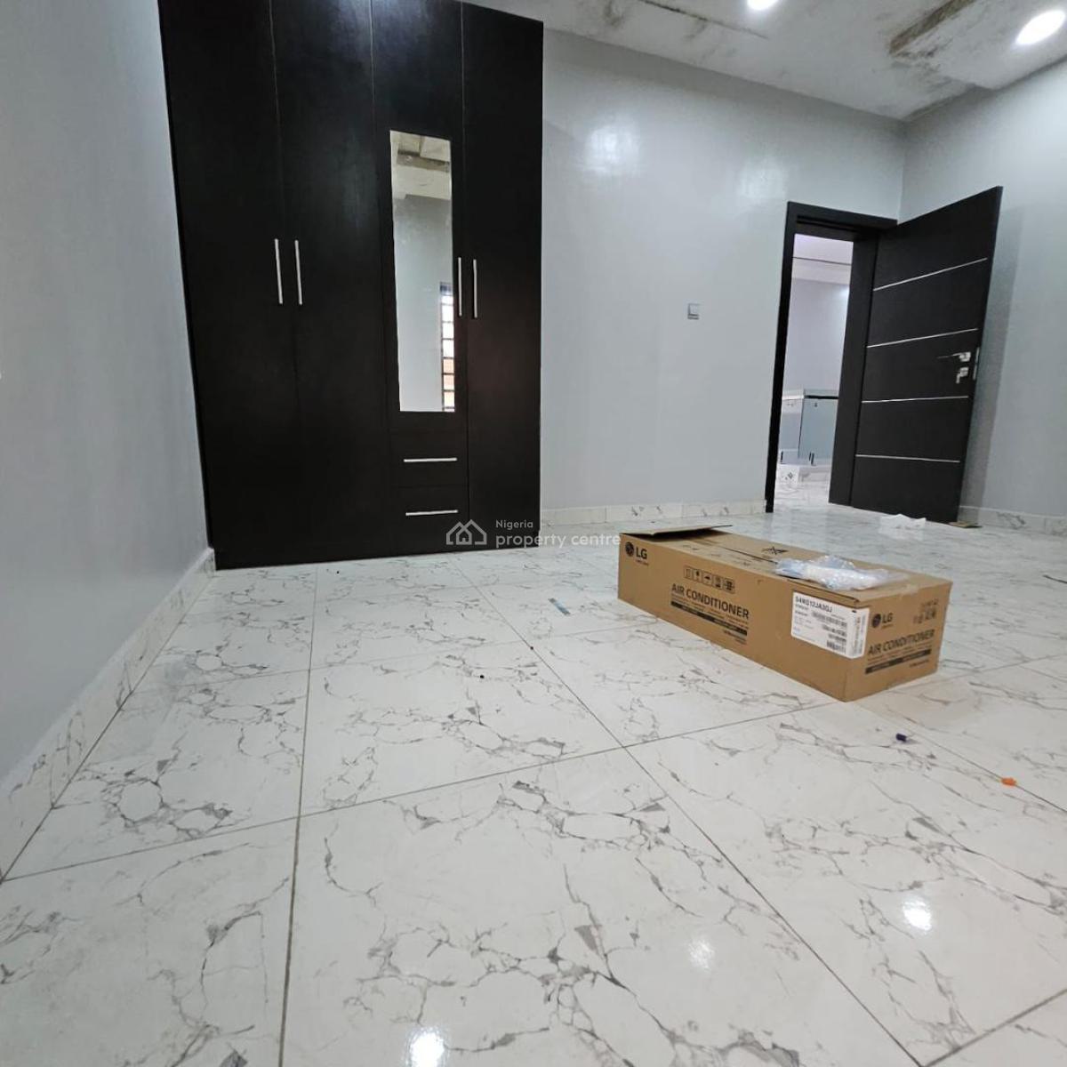 2 Bedroom Semi-furnished Penthouse Suite, Engr. Lere Adigun Gra, Ibadan, Oyo, House for Rent