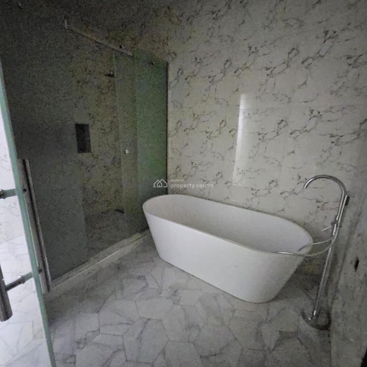2 Bedroom Semi-furnished Penthouse Suite, Engr. Lere Adigun Gra, Ibadan, Oyo, House for Rent