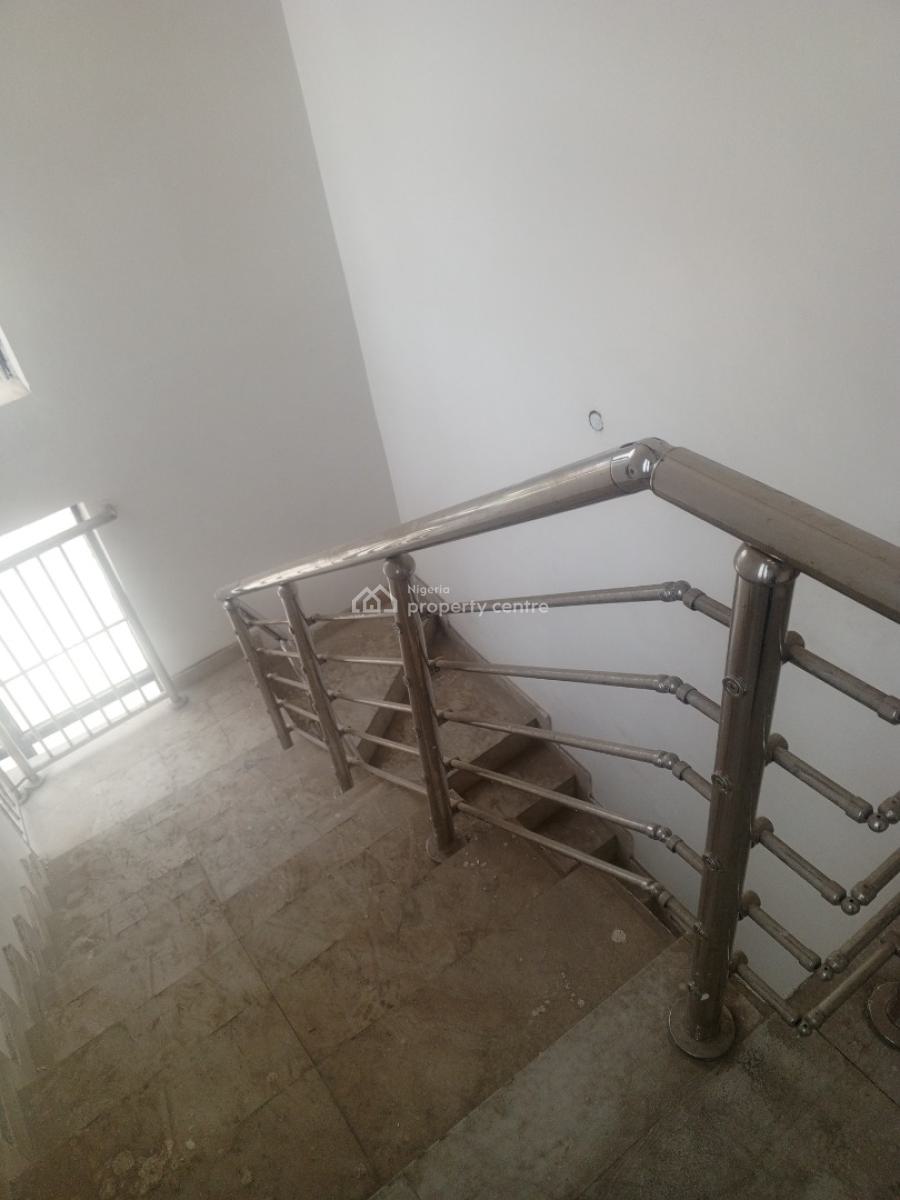 Well Maintain Standard Mini Flat, Off Otun Oba Via Itire/ikate Ijesha Road, Surulere, Oyo, Mini Flat (room and Parlour) for Rent