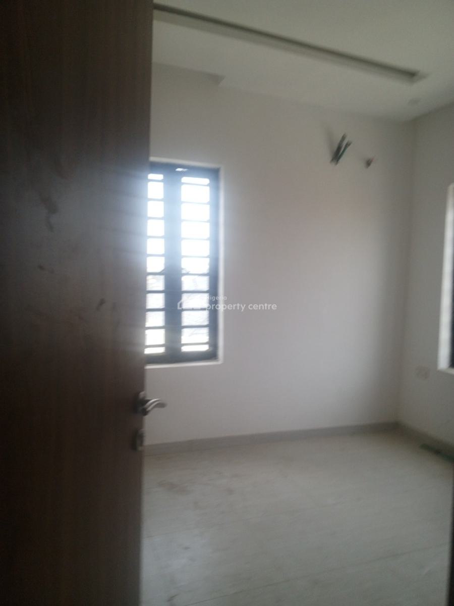 Well Maintain Standard Mini Flat, Off Otun Oba Via Itire/ikate Ijesha Road, Surulere, Oyo, Mini Flat (room and Parlour) for Rent