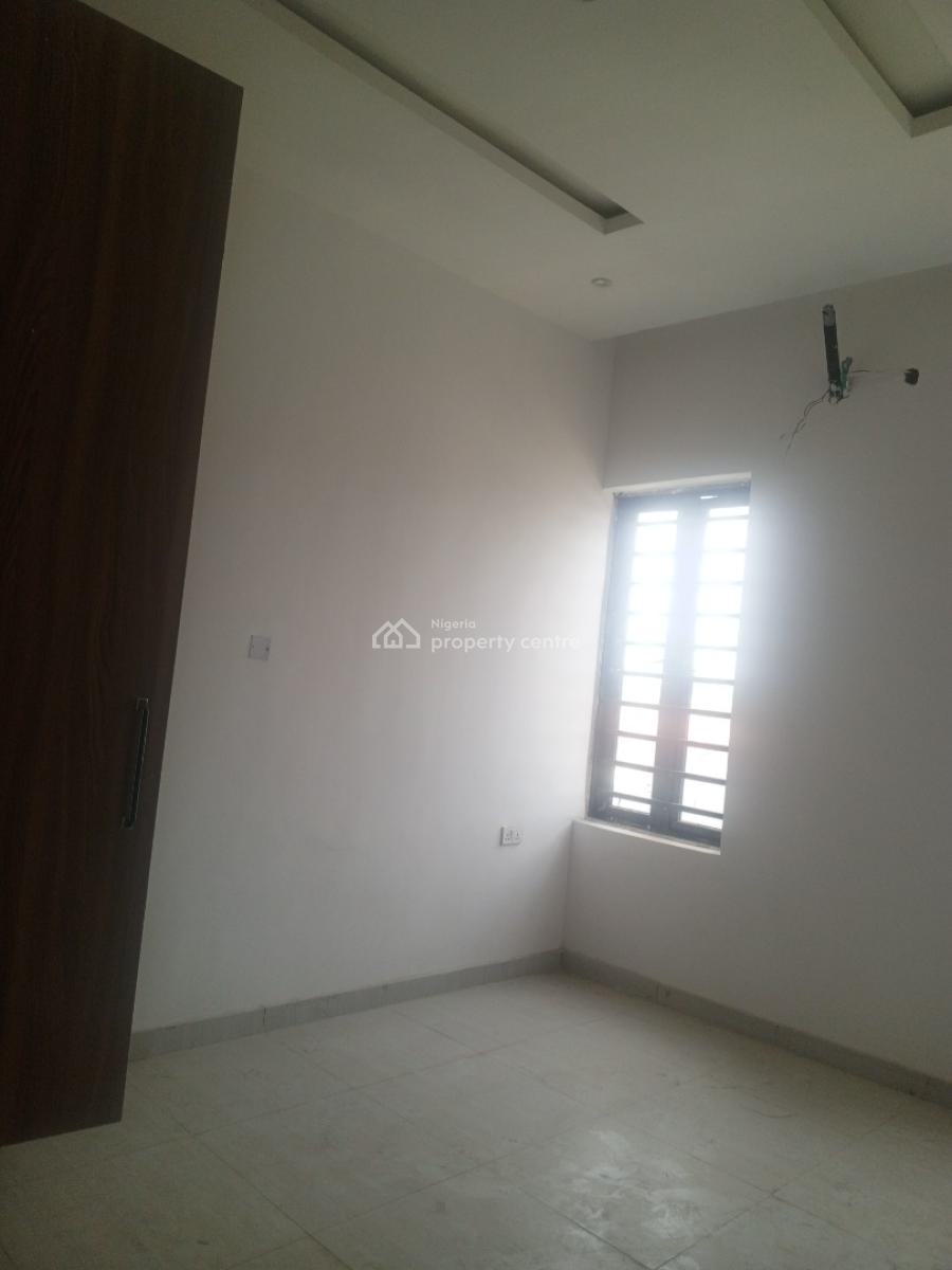 Well Maintain Standard Mini Flat, Off Otun Oba Via Itire/ikate Ijesha Road, Surulere, Oyo, Mini Flat (room and Parlour) for Rent